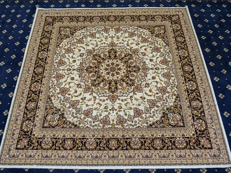 Квадратный молдавский ковер